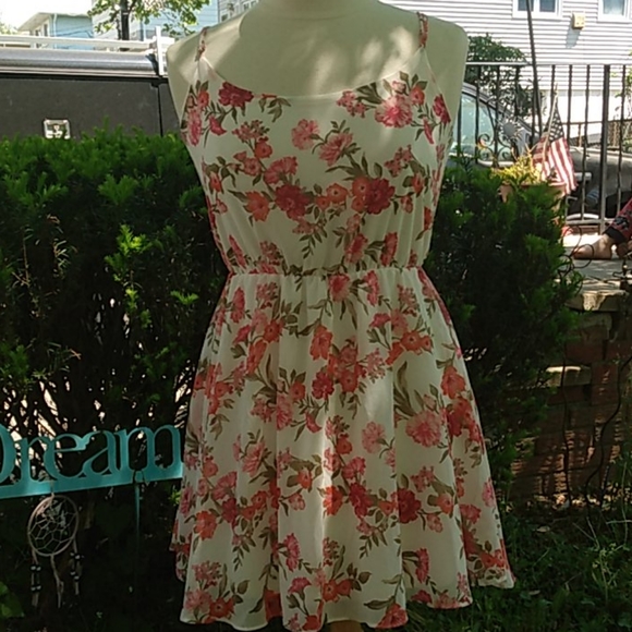 Pretty Pink and Cream Floral Spaghetti Strap Mini Dress XXI - Picture 3 of 11